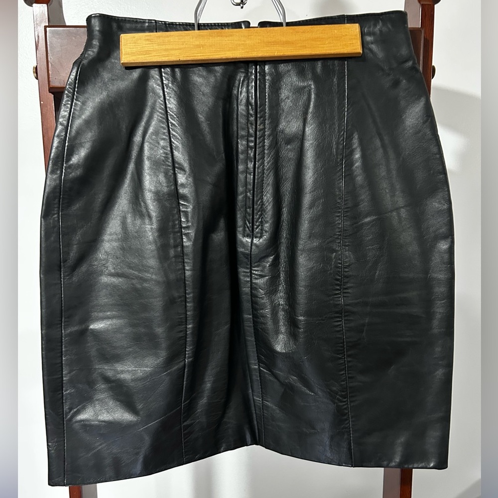 Women’s 6 Black Leather Skirt by Byrnes & Baker - Picture 2 of 6